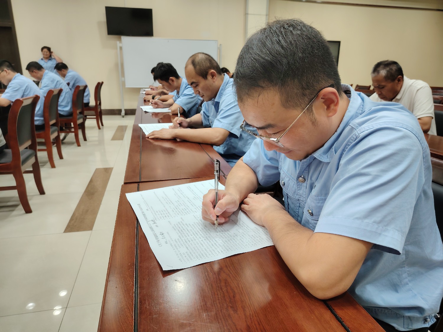 東大煤礦開展安全生產管理人員理論知識考試